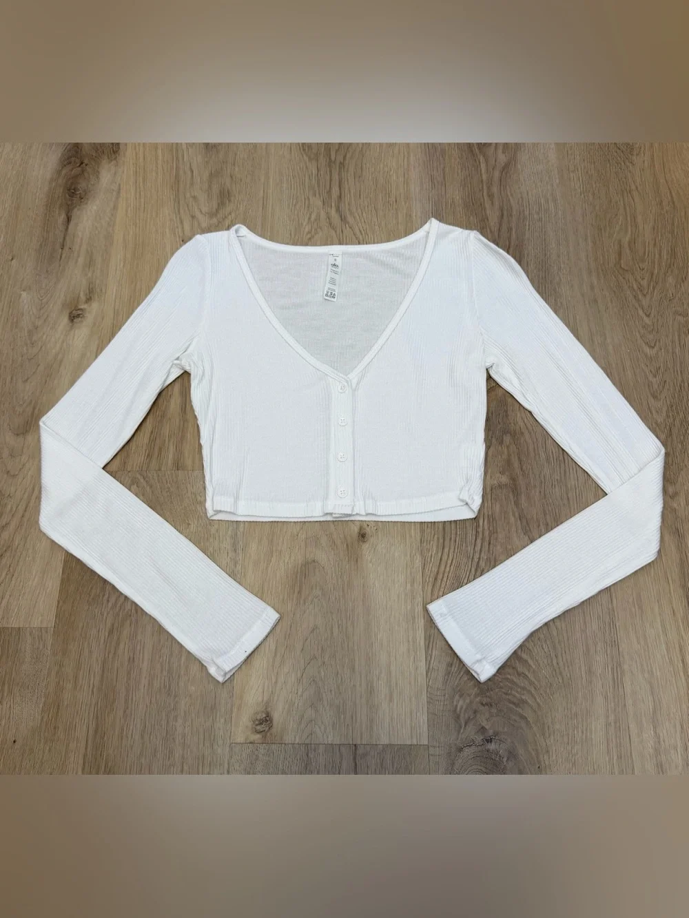 Alo Yoga White Ribbed V-Neck Cropped Button-Front Top